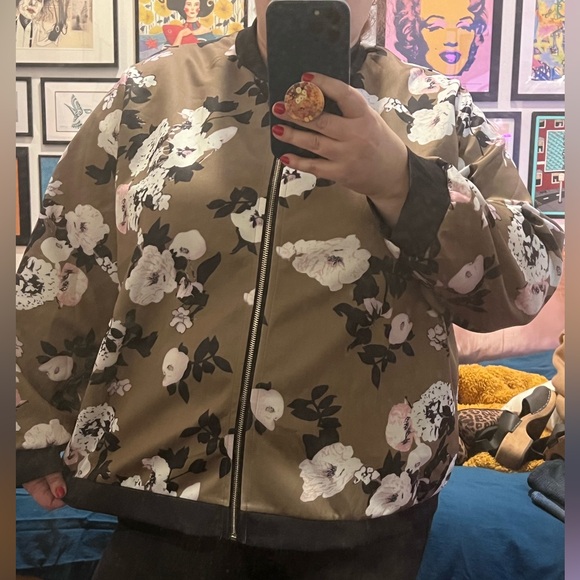 Plus Size Floral Bomber Jacket - Size 20/22 - Picture 7 of 8